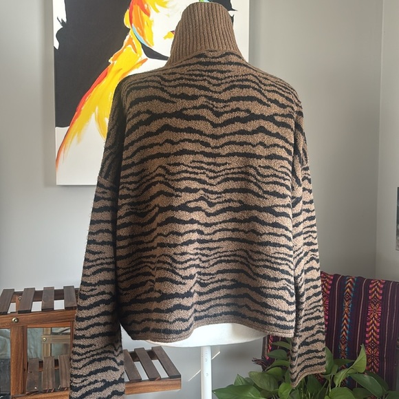 Lou & Grey Women Pull Over Sweater - Picture 3 of 11